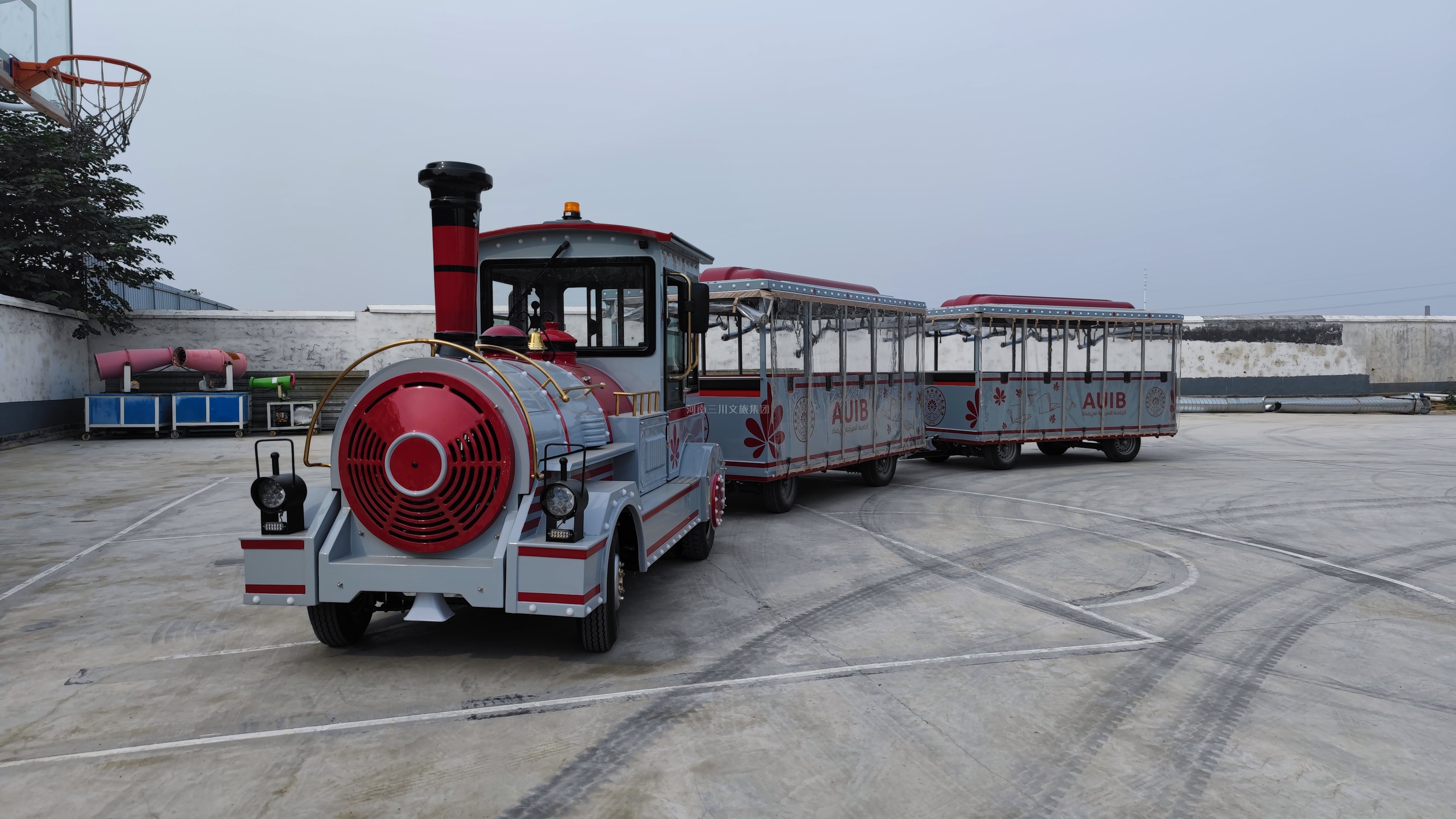 無軌小火車圖片,無軌觀光小火車多少錢一臺,游樂小火車多少錢一臺,無軌小火車多少錢一套,商場用觀光小火車,