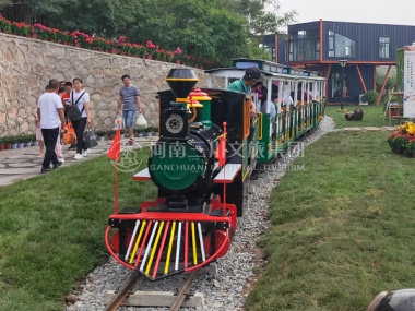 中型軌道觀光小火車,網(wǎng)紅觀光小火車廠家,景區(qū)軌